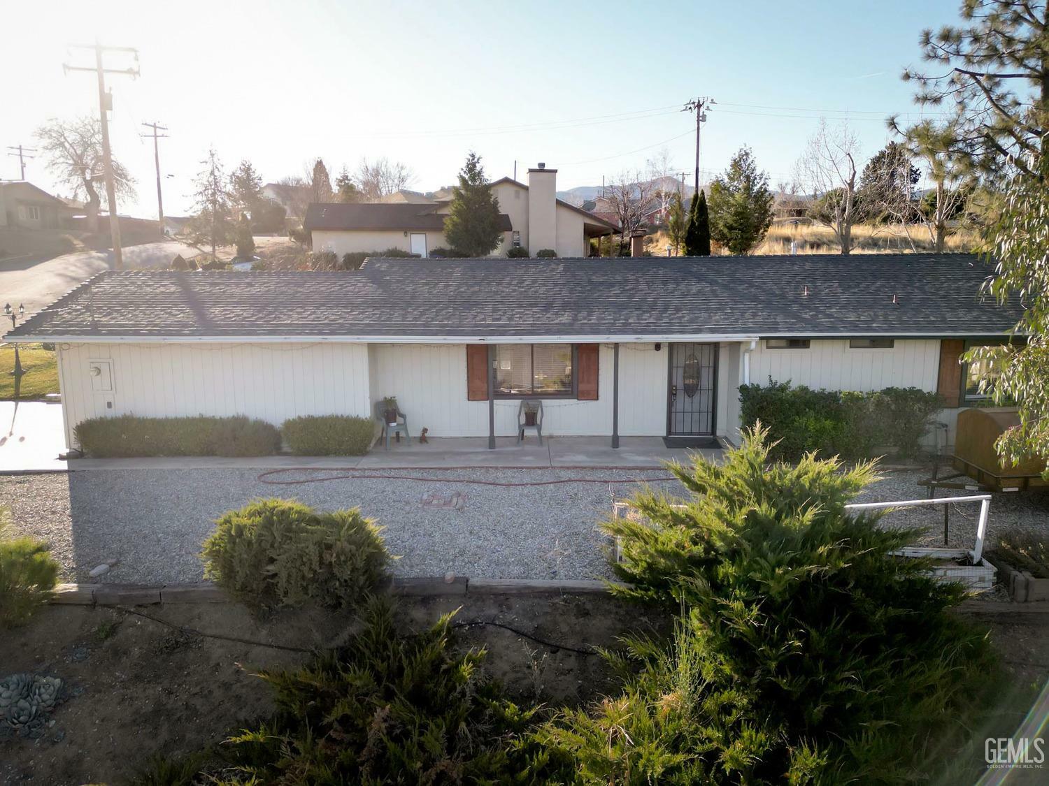 Property Photo:  22401 Willow Place  CA 93561 