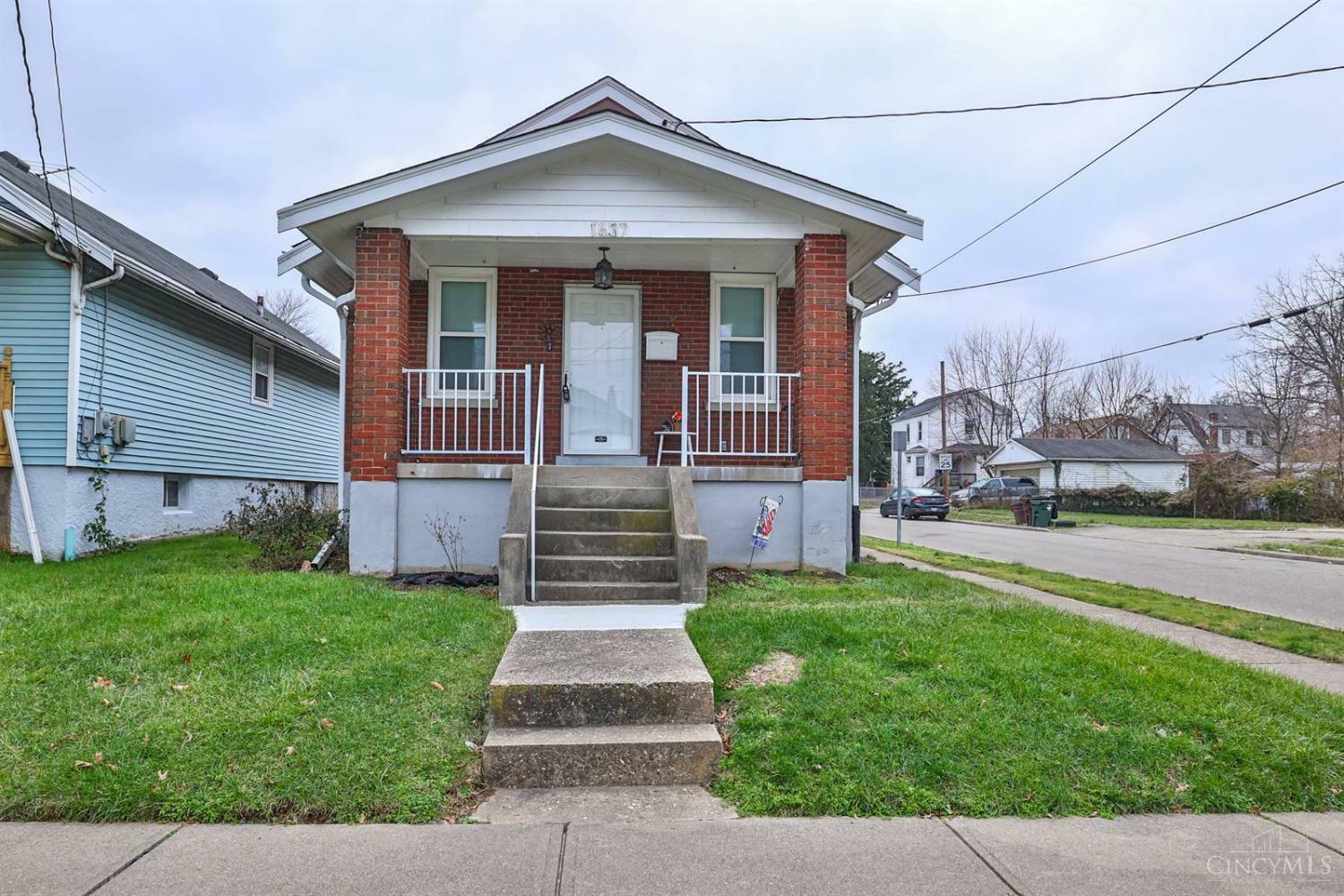 Property Photo:  1637 De Armand Avenue  OH 45239 