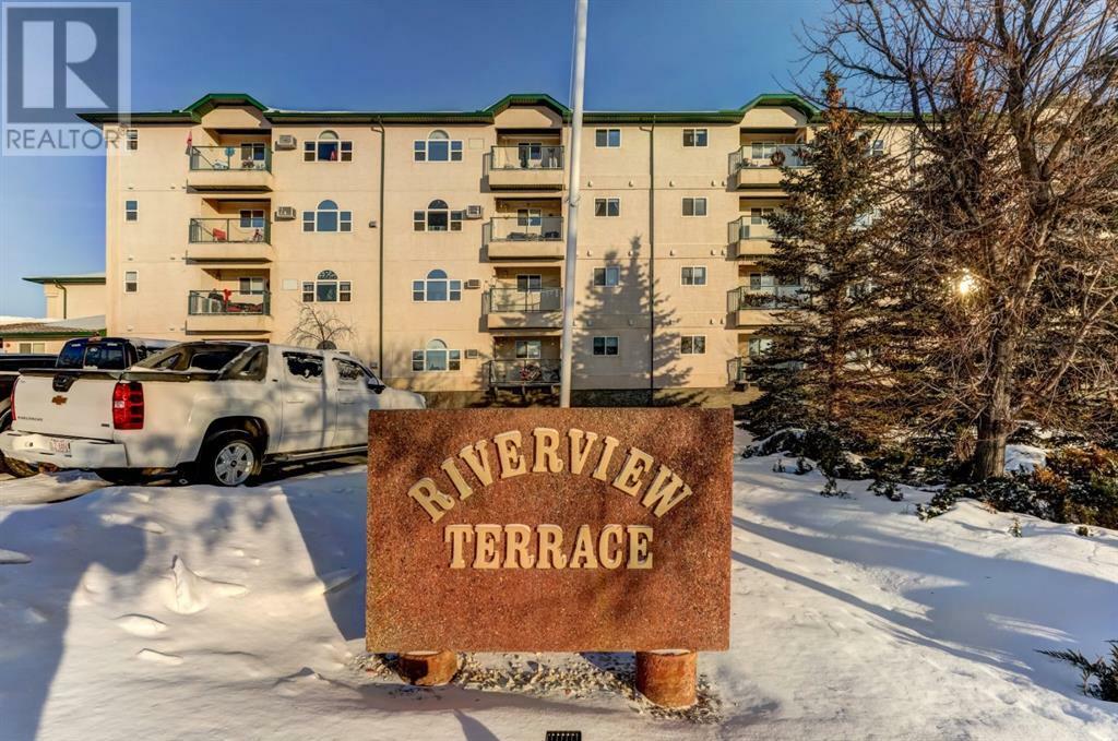 Property Photo:  280 Riverside Drive East  AB T0J 0Y4 