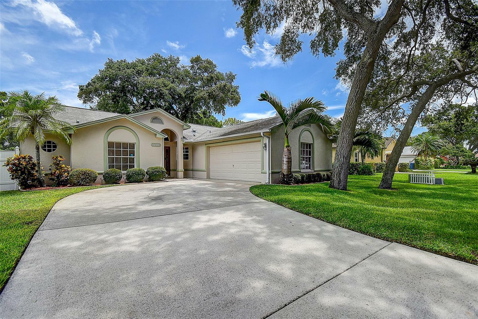 Property Photo:  2512 Southern Oak Circle  FL 33764 