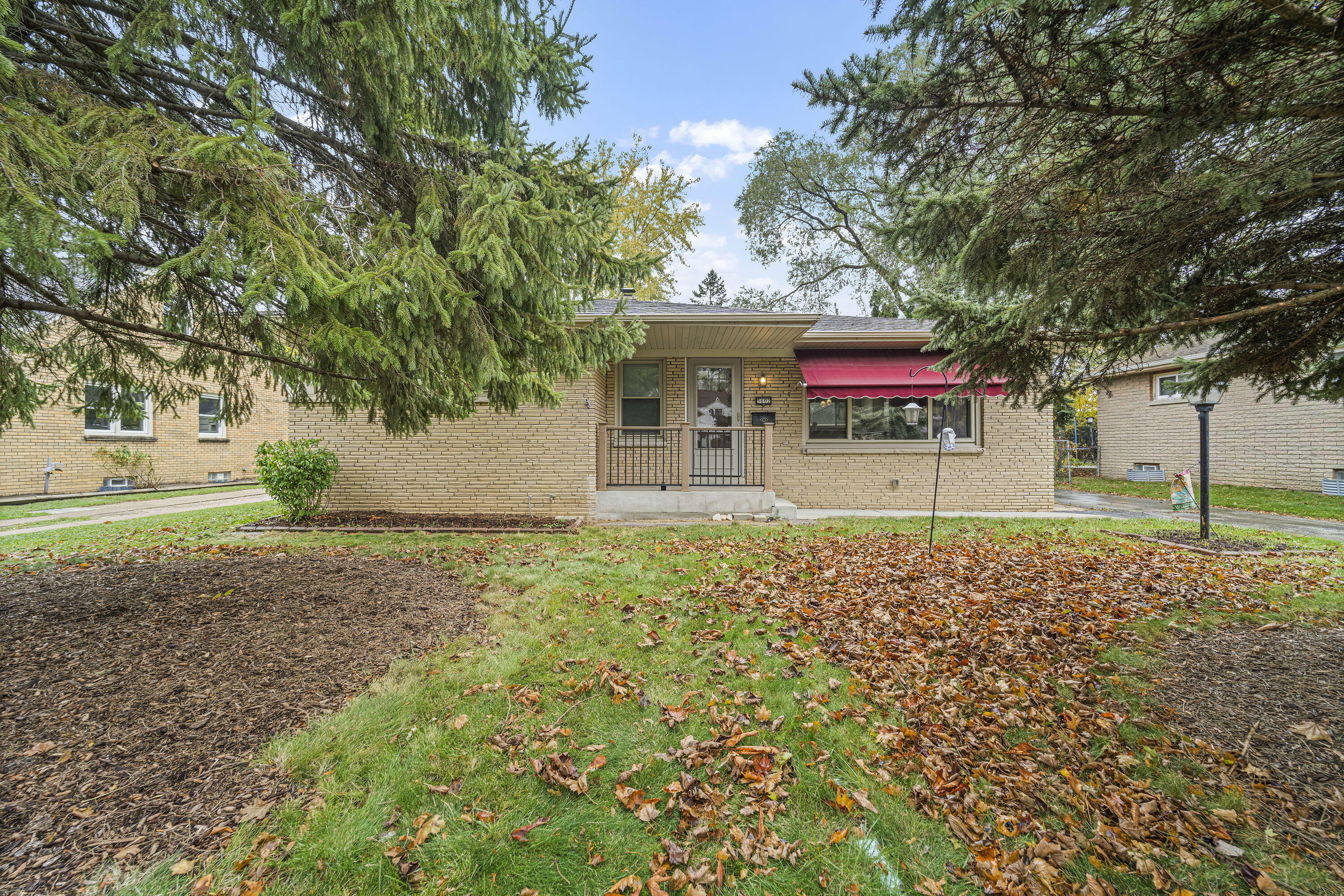 Property Photo:  5602 S Trinthammer Ave  WI 53110 