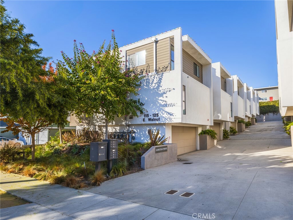 Property Photo:  119 E Walnut Avenue  CA 90245 