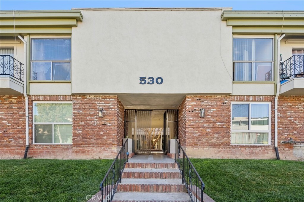 Property Photo:  530 Evergreen Street #7  CA 90302 