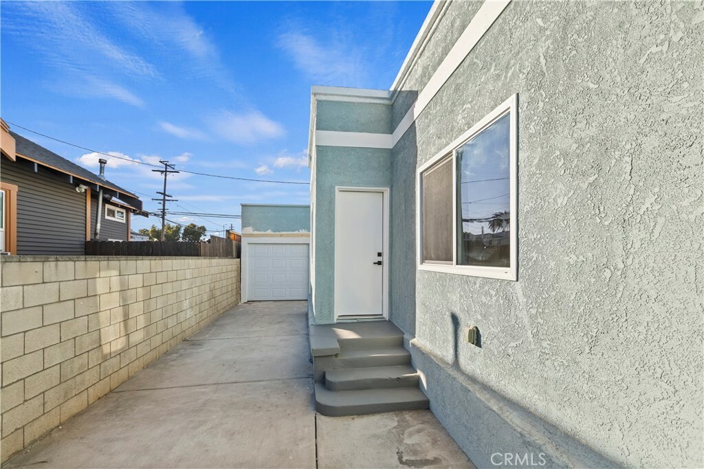 Property Photo:  1435 Pine Avenue  CA 90813 