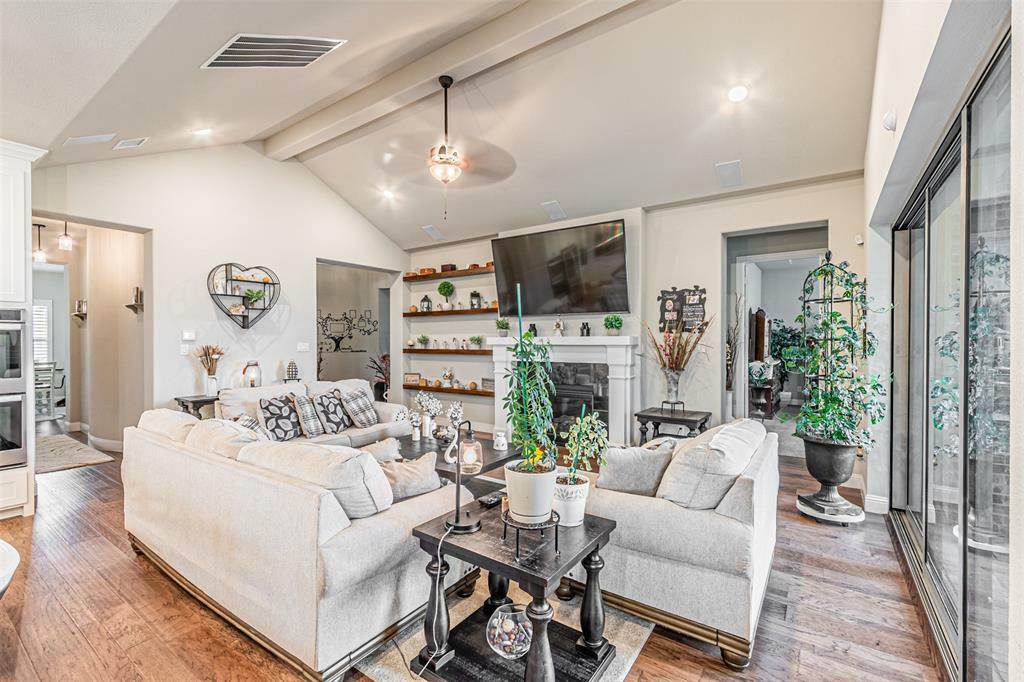 Property Photo: 1507 Viridian Park Lane TX 76005