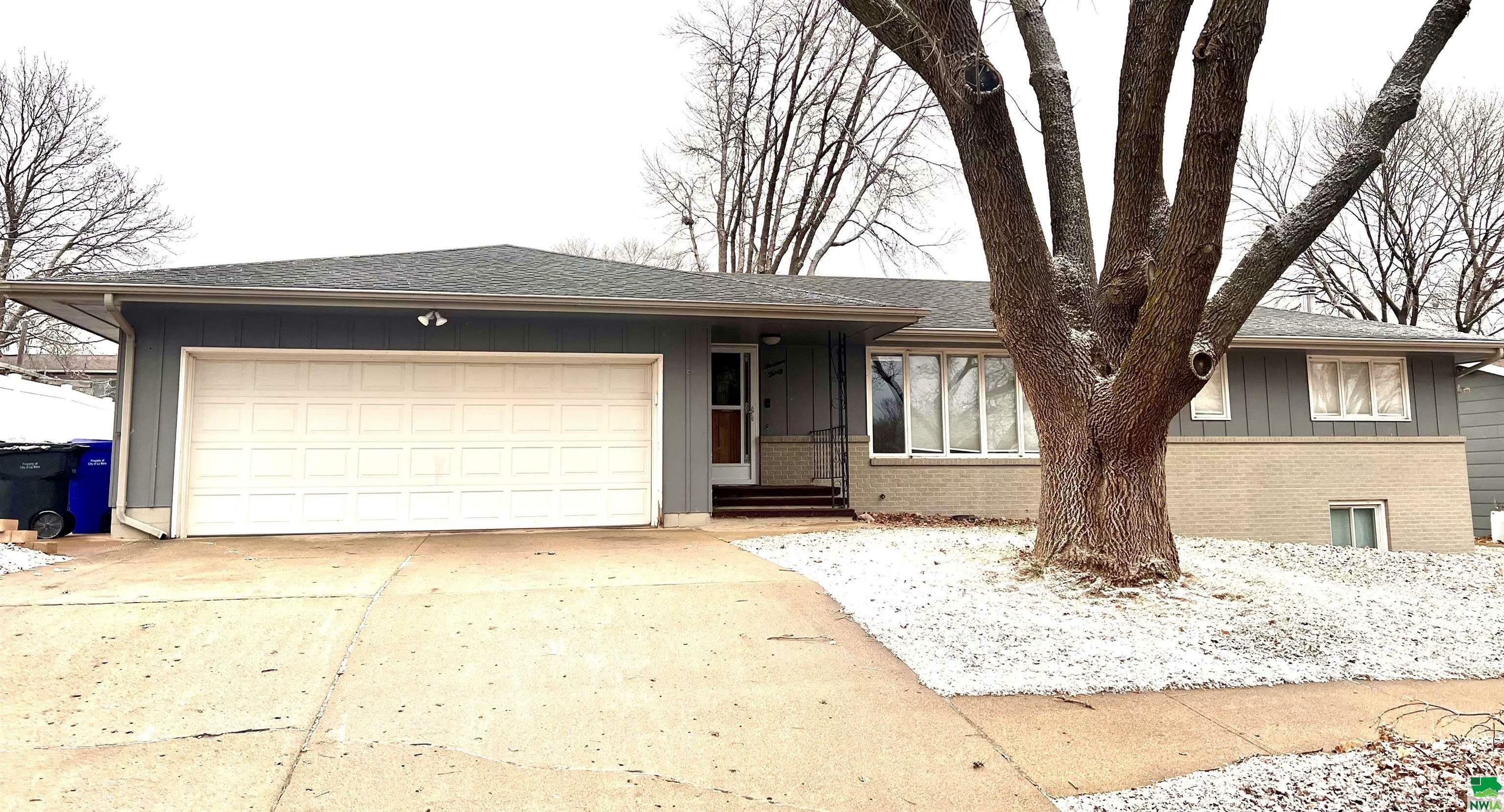 Property Photo:  1330 2nd Ave SW  IA 51031 