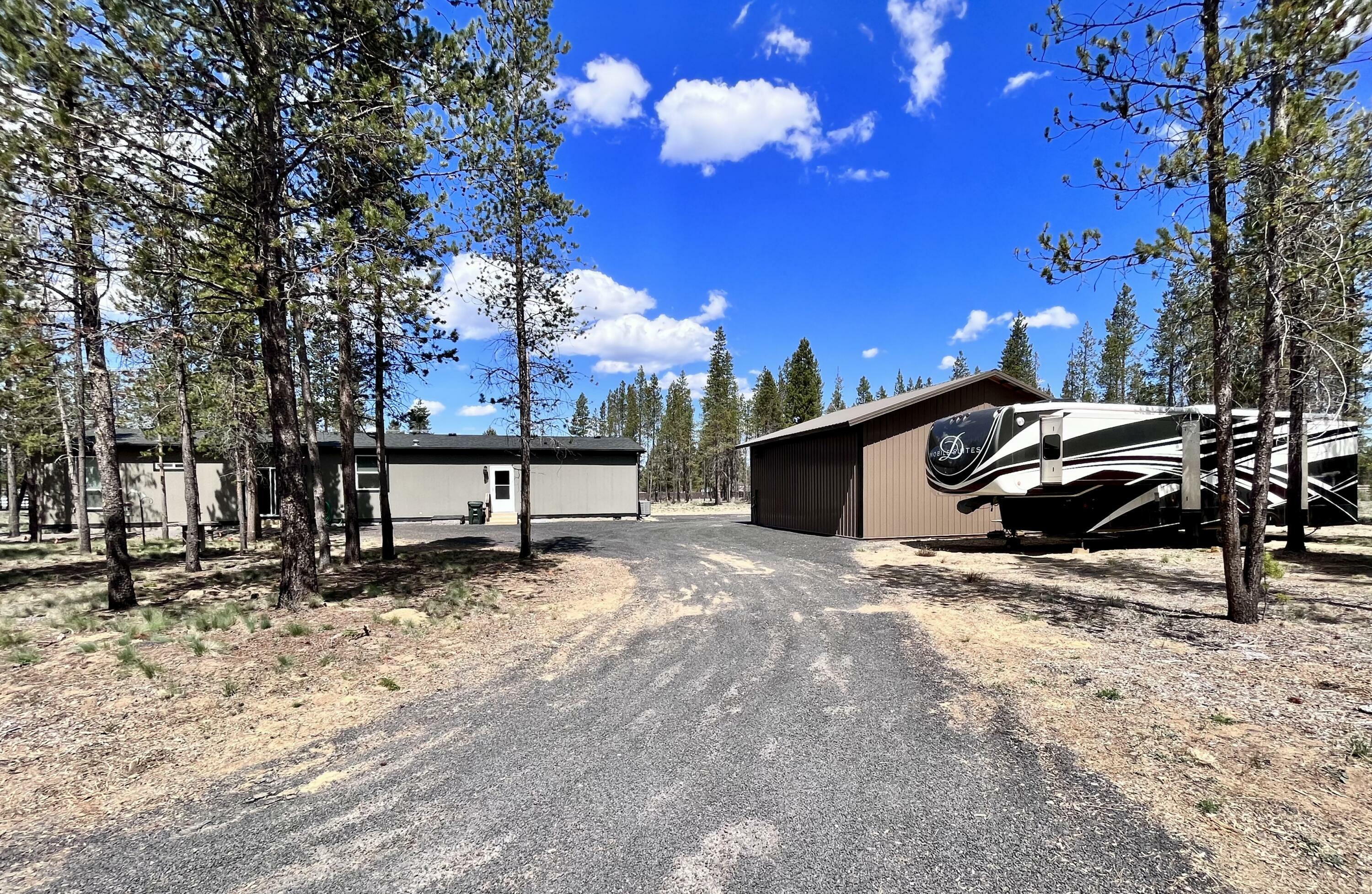 Property Photo: 16760 Pine Place OR 97739