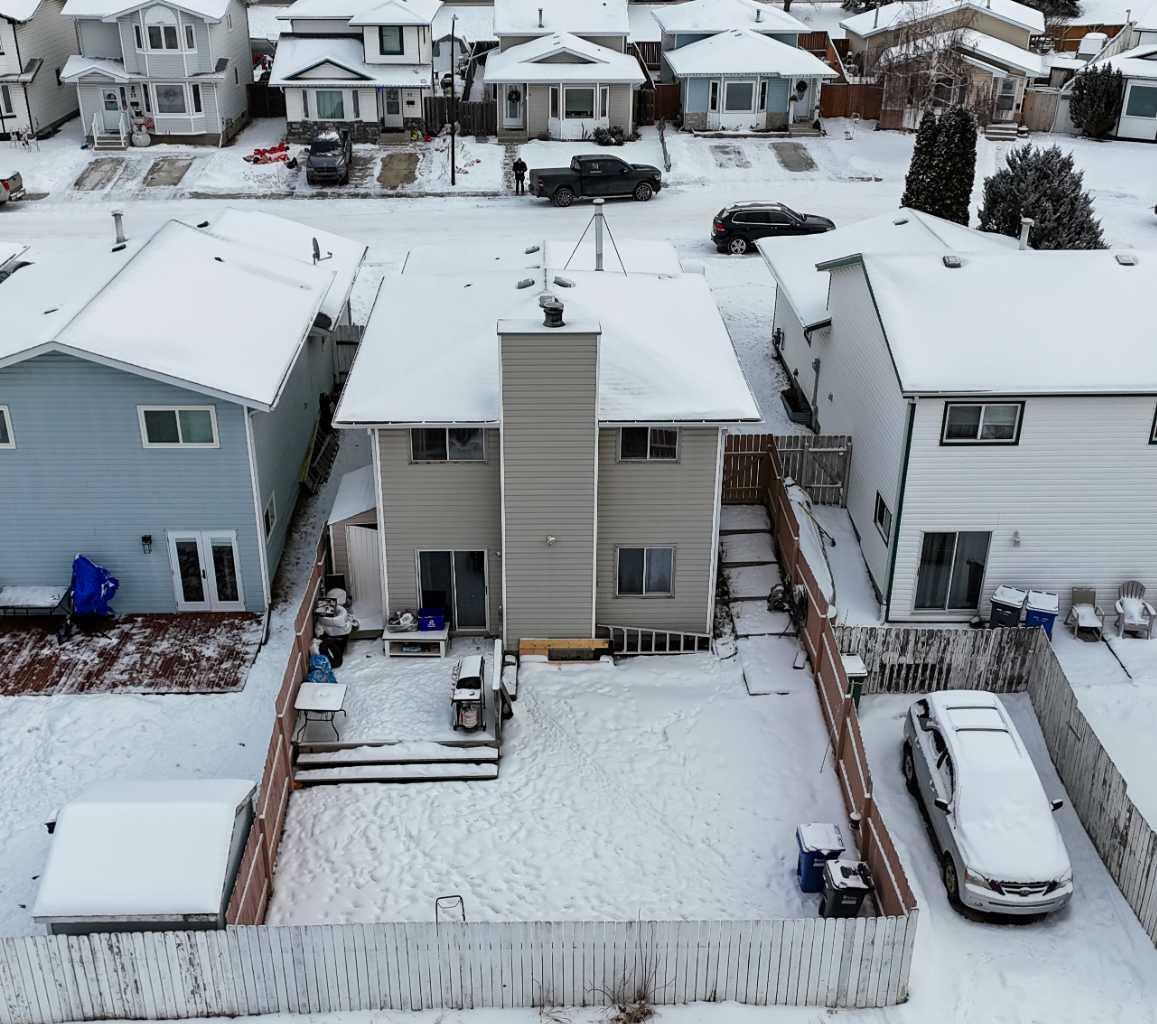 Property Photo:  52 Elliot Crescent  AB T4R 2J7 