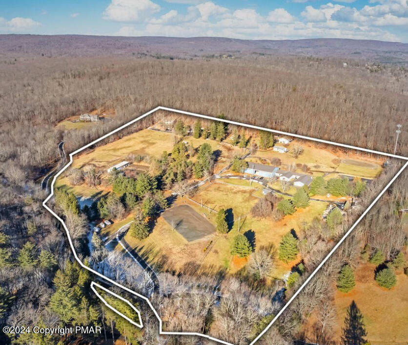Property Photo: 122 Barn Swallow Lane PA 18326
