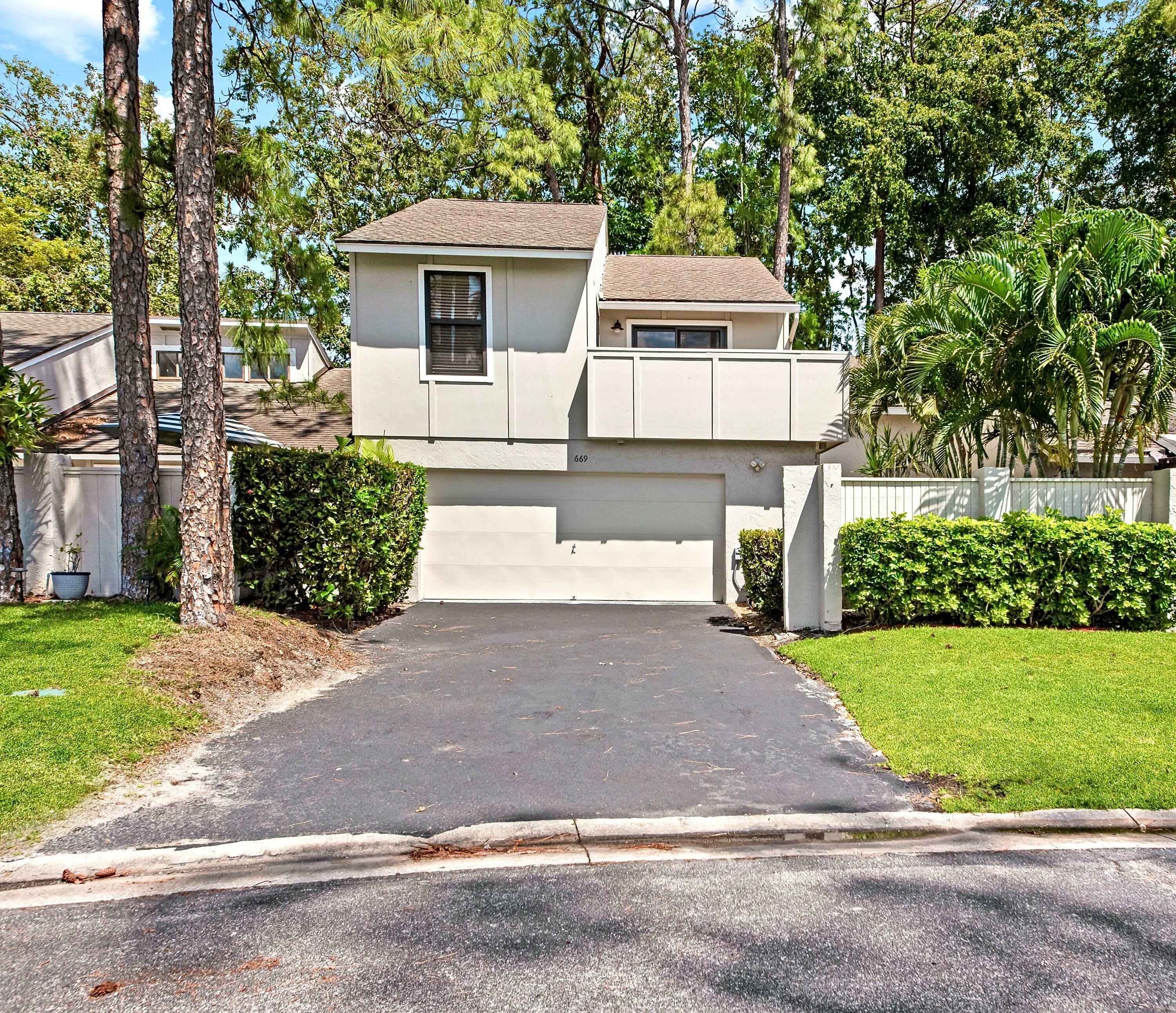 Property Photo: 669 Spinnaker Court FL 33414