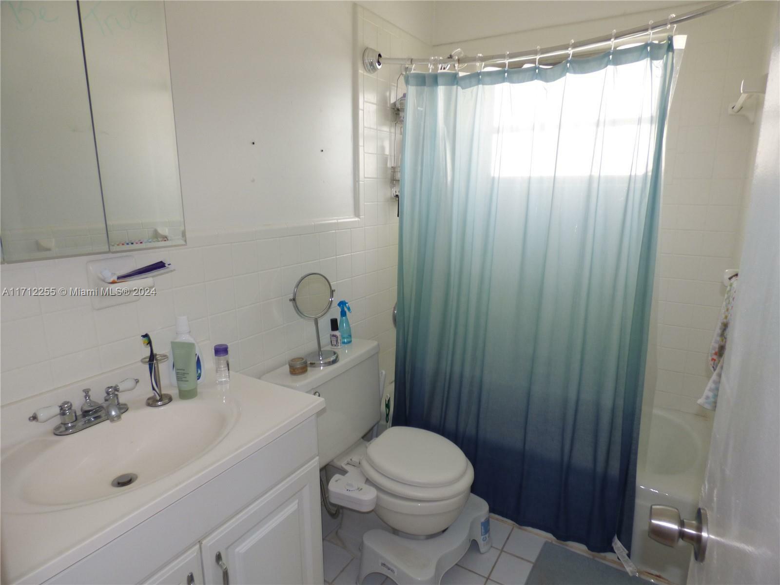 Property Photo:  1100 NE 9th Ave 305  FL 33304 