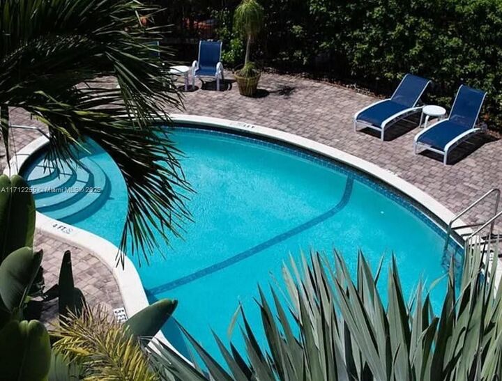 Property Photo:  1100 NE 9th Ave 305  FL 33304 