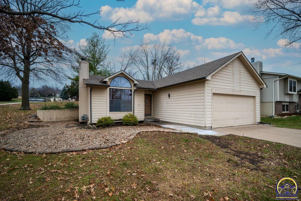 Property Photo:  5611 SW 36th Ter  KS 66614 