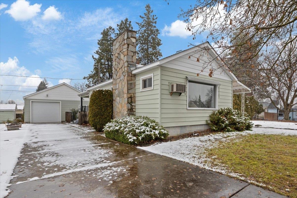 Property Photo:  1328 W Dalke Ave  WA 99205 