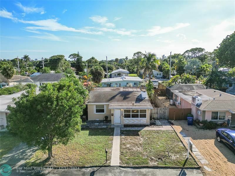 Property Photo:  1448 NE 24th Ct  FL 33305 