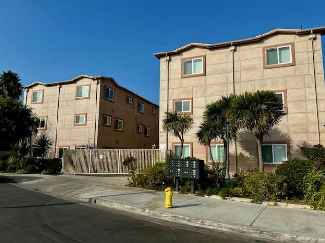 Property Photo: 5053 W 109th Street 7 CA 90304