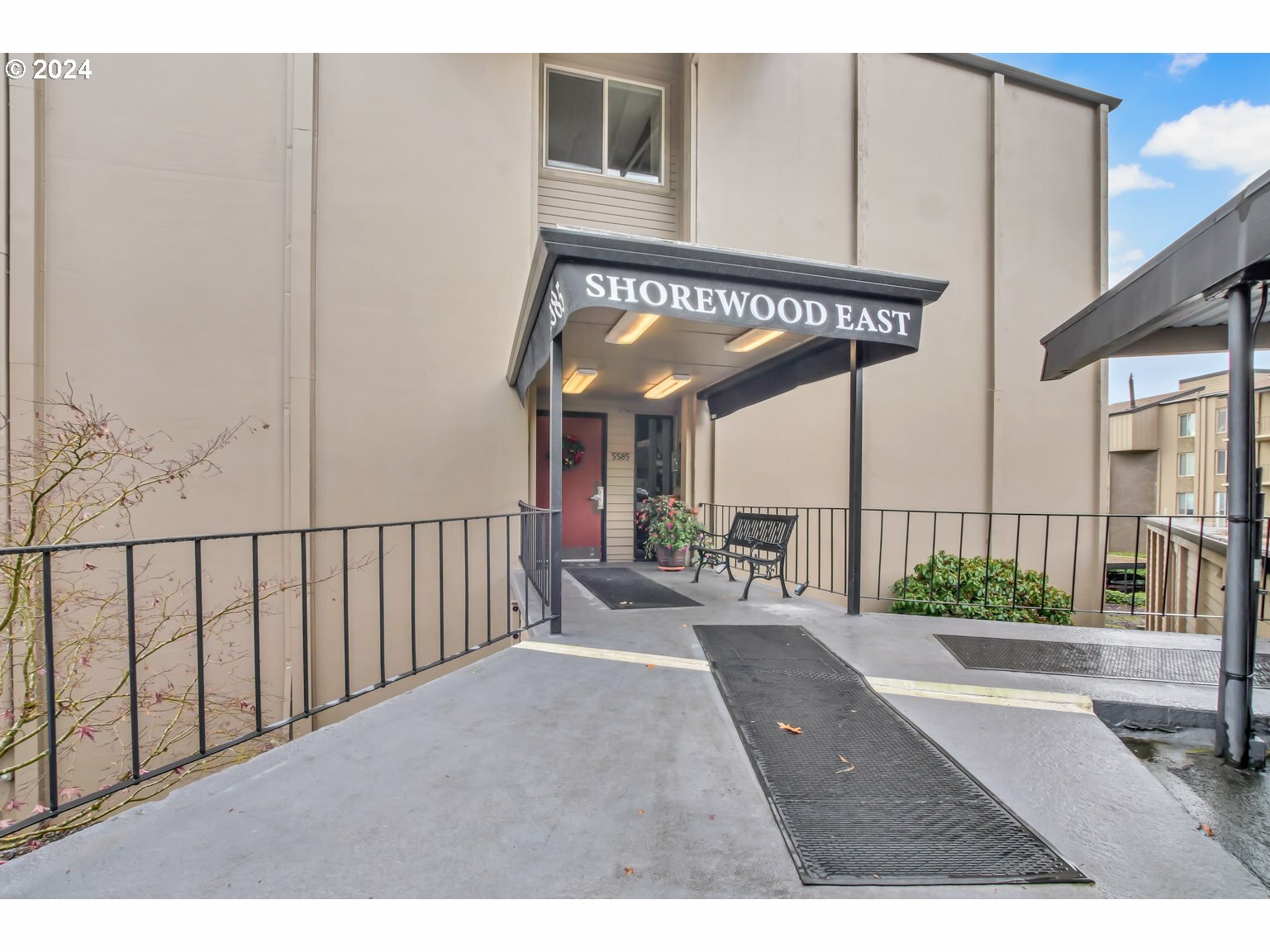 Property Photo: 5585 E Evergreen Blvd 5103 WA 98661