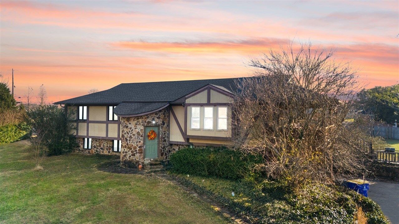 Property Photo:  2105 Tanalee Court  KY 42104 