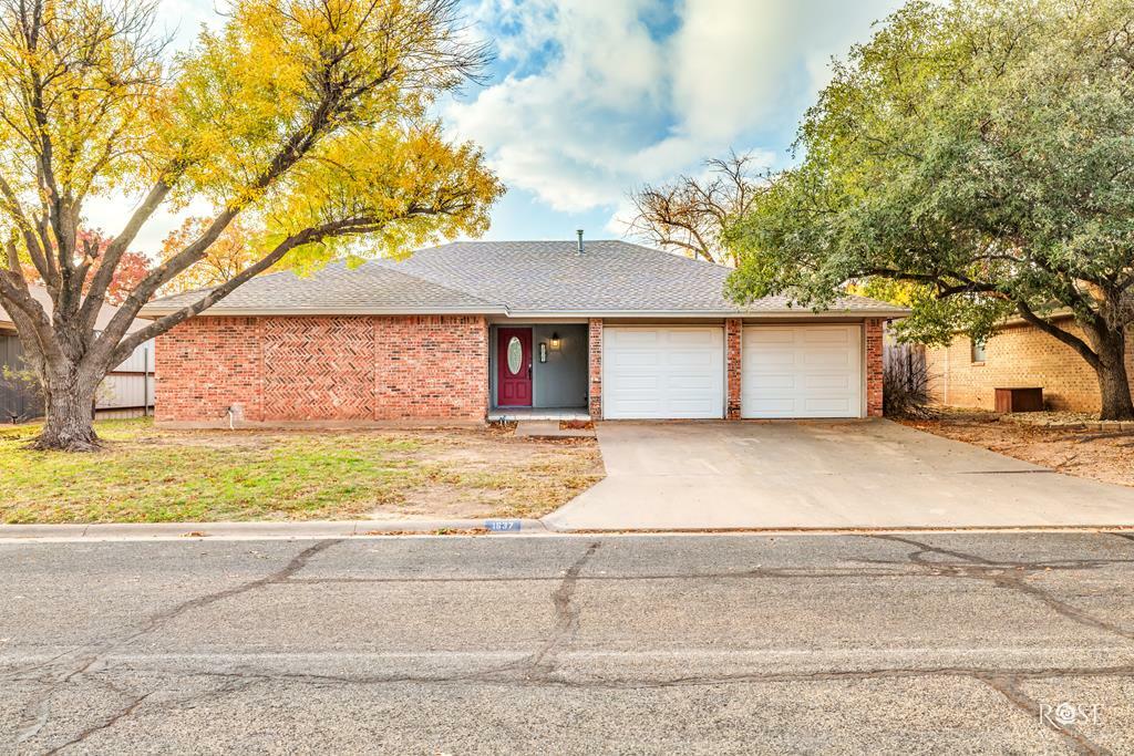 Property Photo:  1637 Parkview Dr  TX 76904 