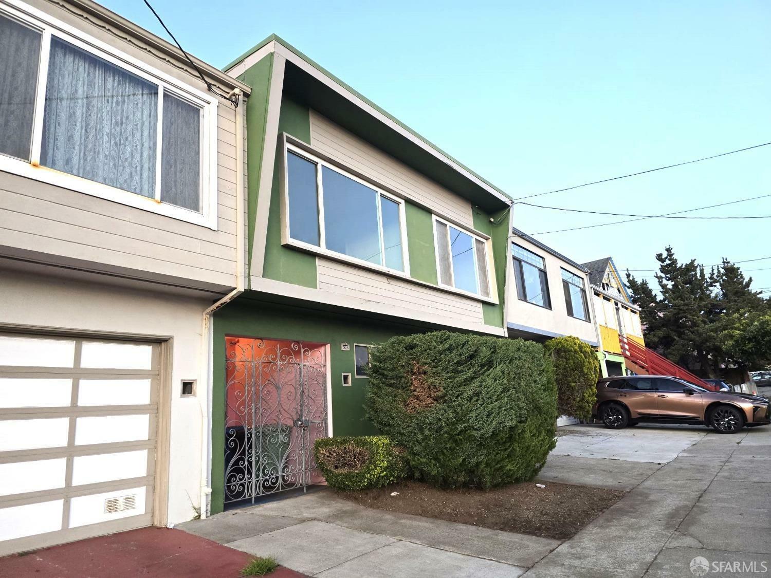 Property Photo:  272 Farallones Street  CA 94112 