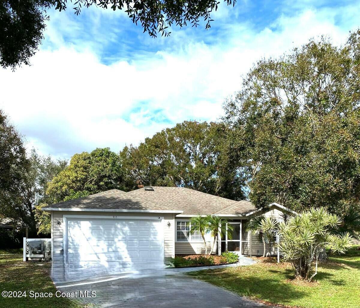 Property Photo:  915 11th Terr Terrace  FL 32960 