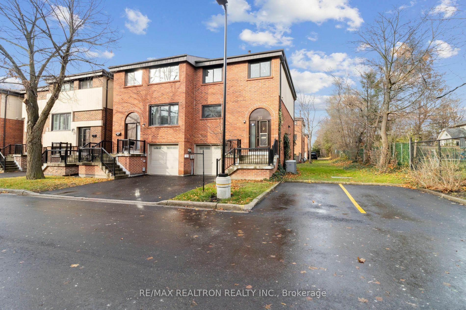 Property Photo:  35 Maple Branch Path  ON M9P 3T4 