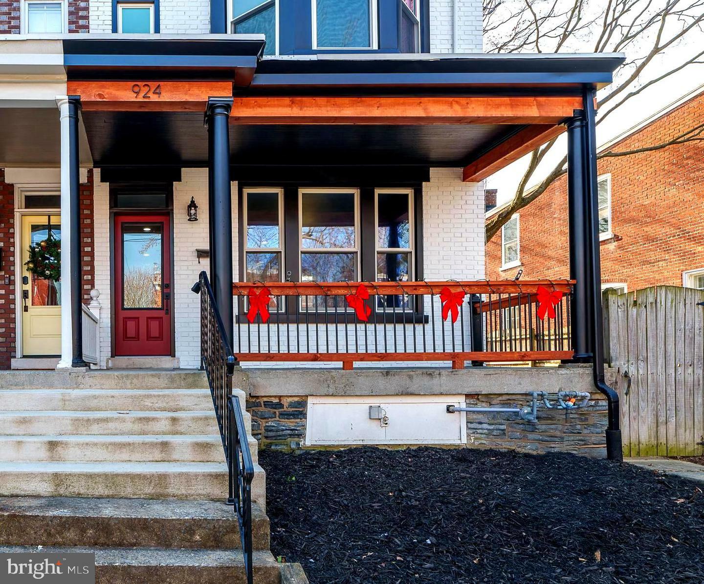 Property Photo:  924 Edgewood Avenue  PA 17603 