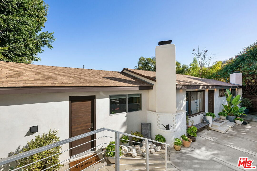 Property Photo:  11503   Laurelcrest Dr  CA 91604 