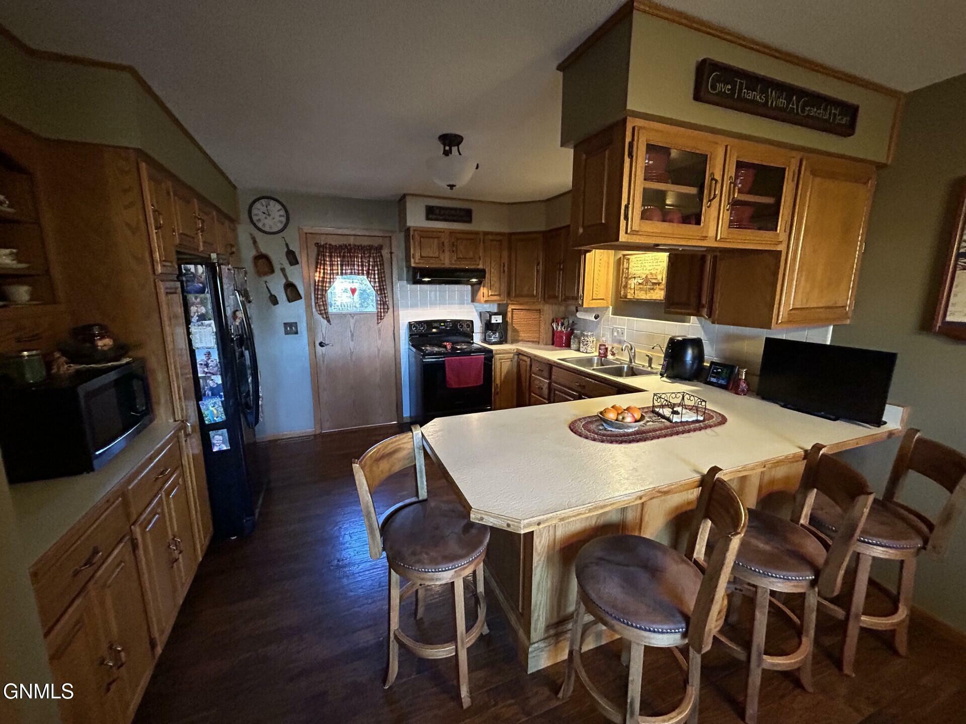 Property Photo:  11 9th Avenue SW  ND 58623 