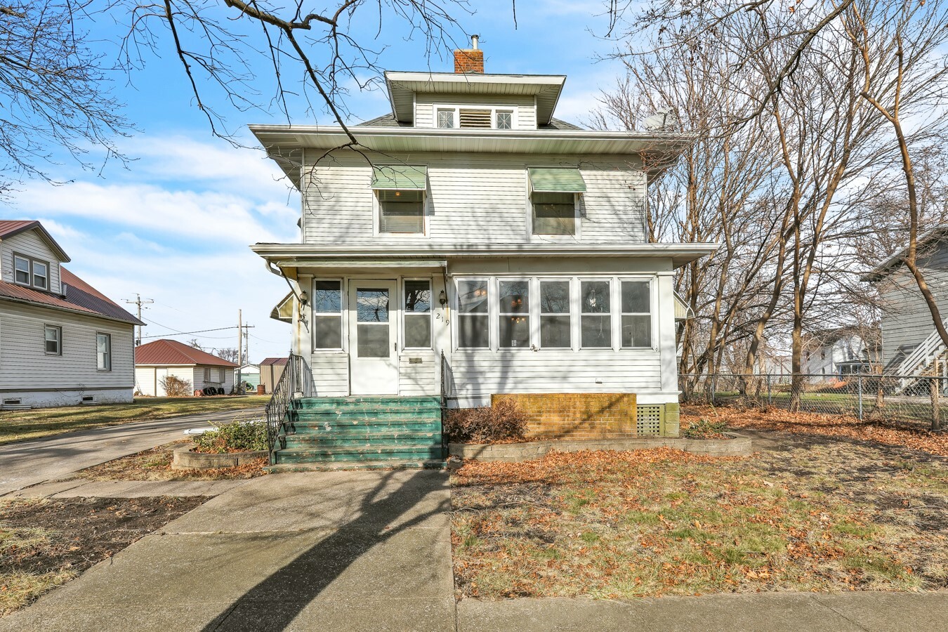 Property Photo:  219 A Avenue W  IA 52531 