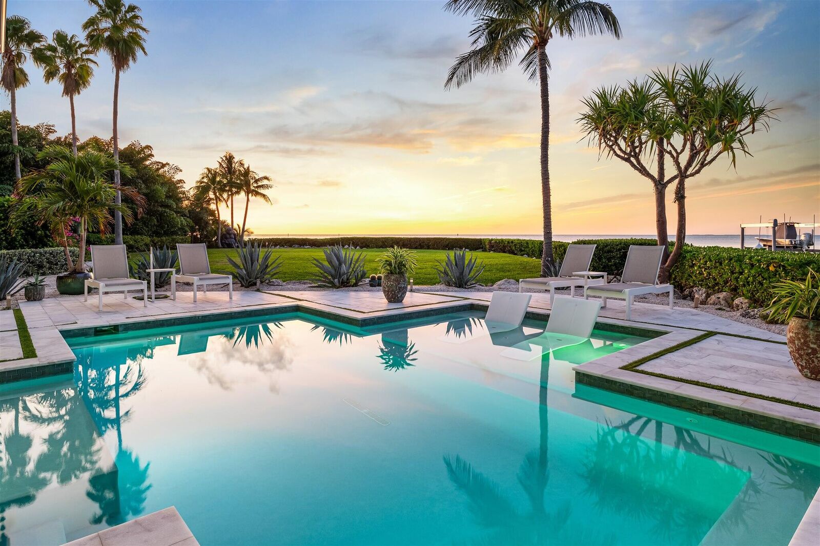 Property Photo:  186 Bayview Drive  FL 33036 