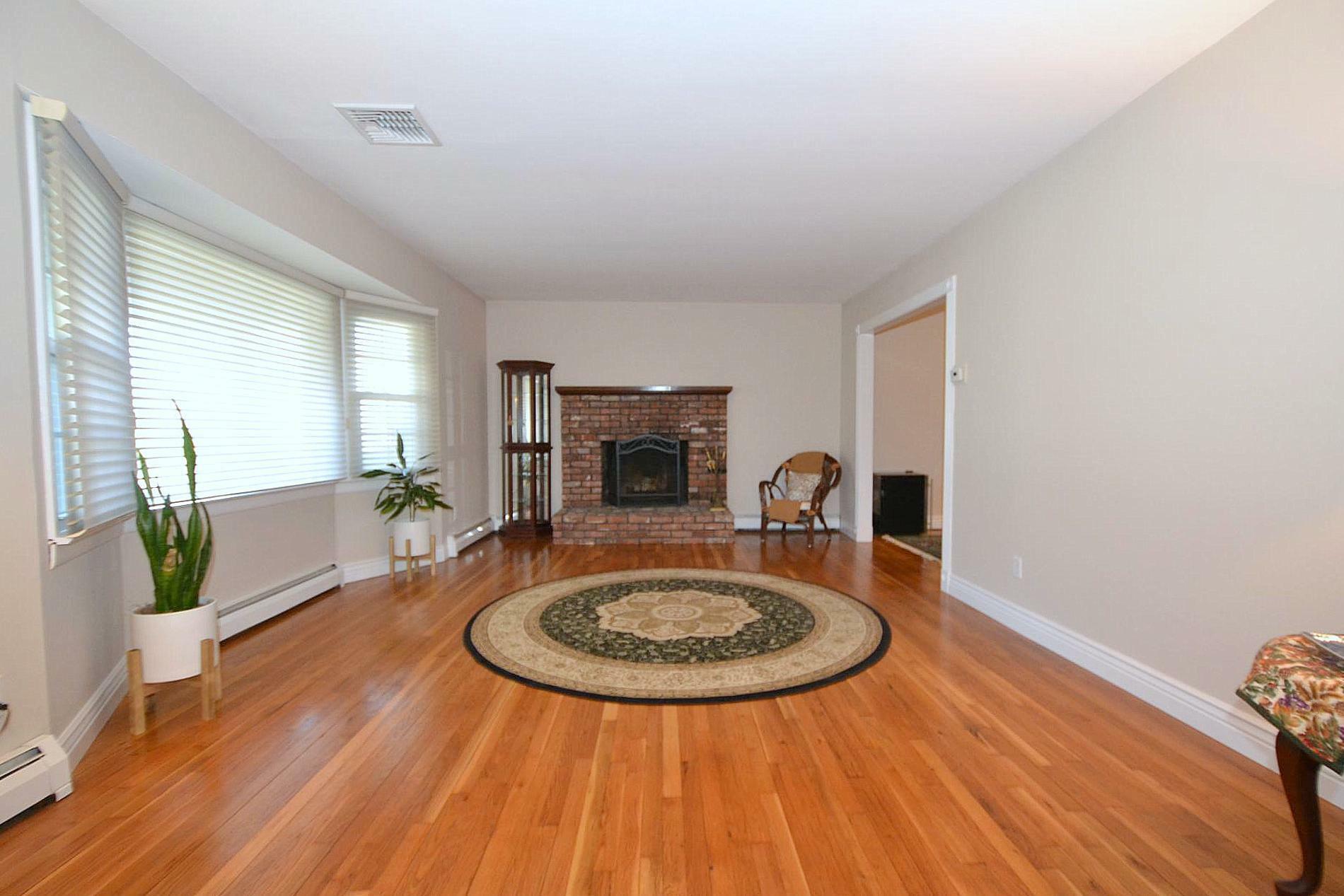 Property Photo:  4 Alberta Court  NY 11787 