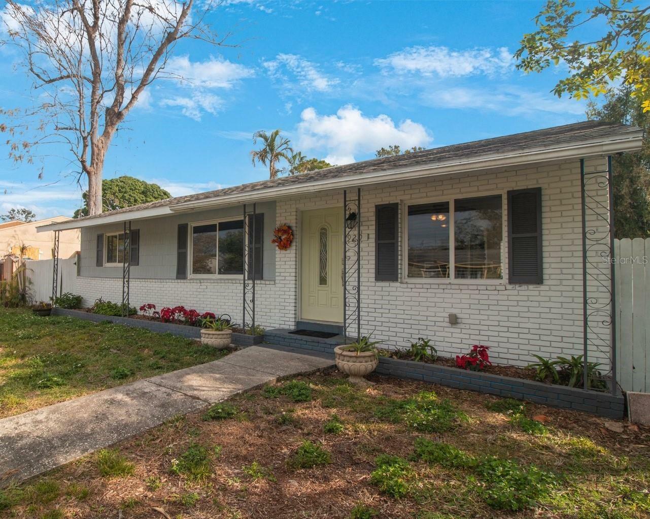 Property Photo:  920 Hull Street S  FL 33707 