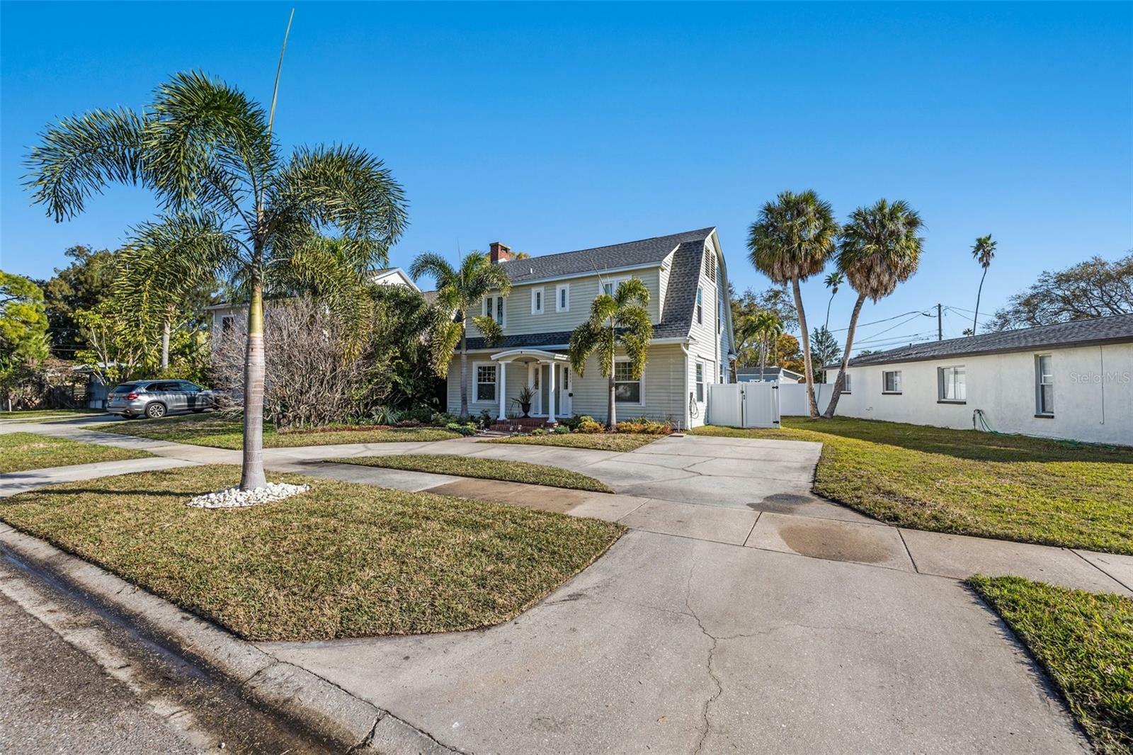 Property Photo: 3953 Arkansas Ave NE FL 33703