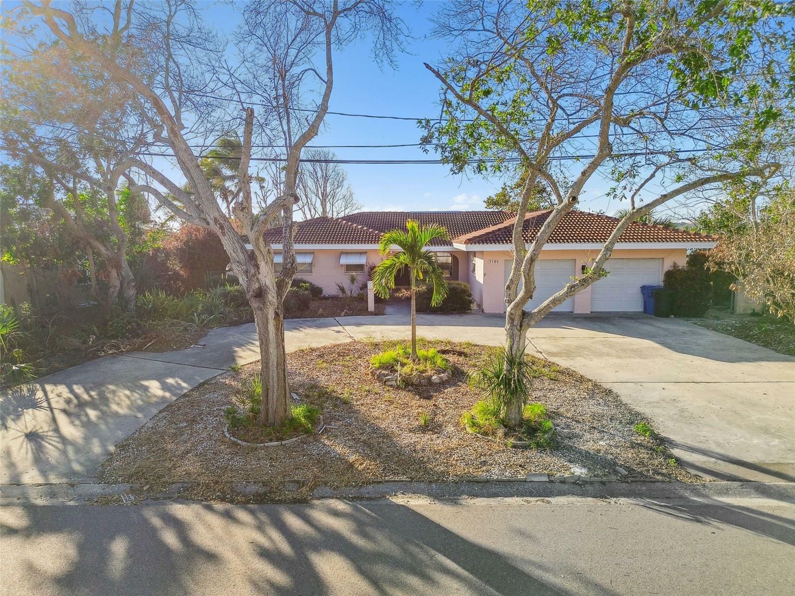 Property Photo:  3180 Sunset Drive N  FL 33710 