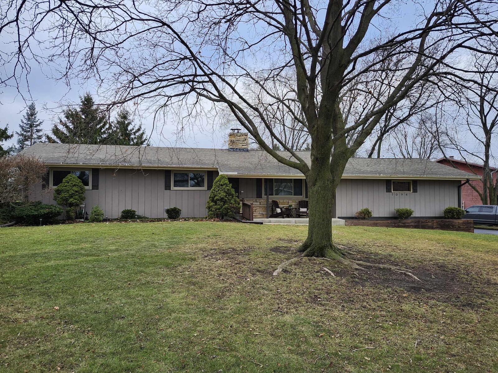 Property Photo: 1094 Bluebird Ln WI 53182