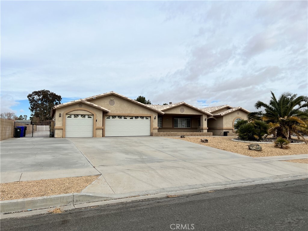 Property Photo: 20402 Konnarock Road CA 92307