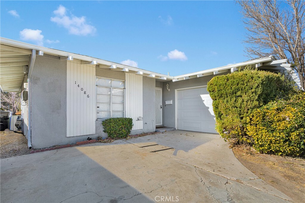 Property Photo:  14086 Wimbleton Drive  CA 92395 