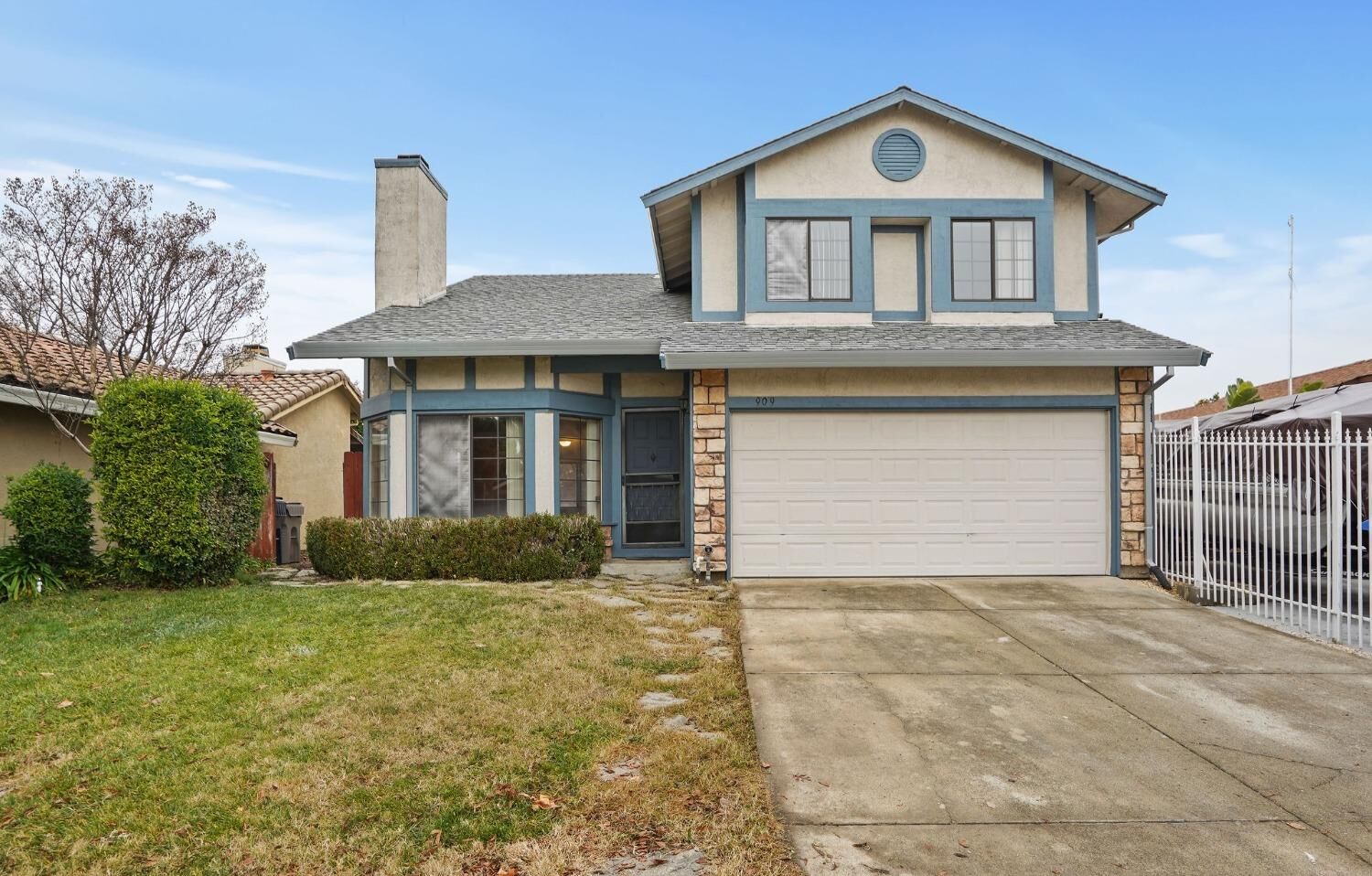 Property Photo:  909 Brierglen Way  CA 95834 