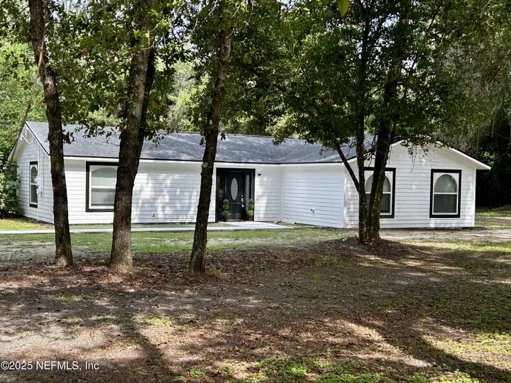 Property Photo: 4774 Leopard Circle FL 32068