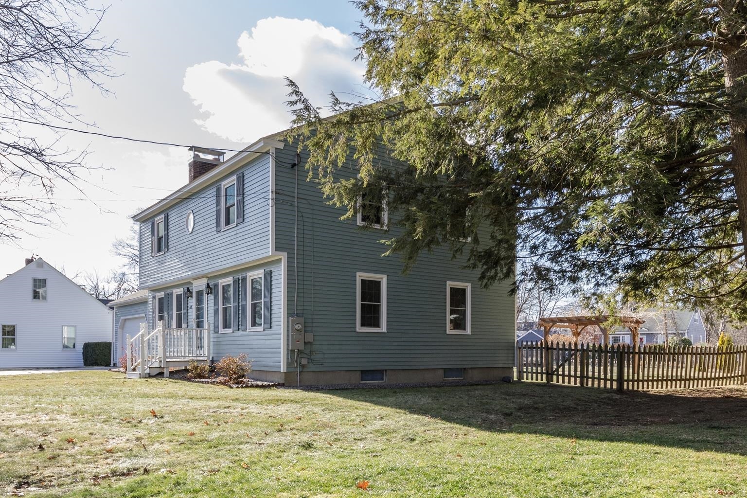 Property Photo: 68 Stearns Circle NH 03102