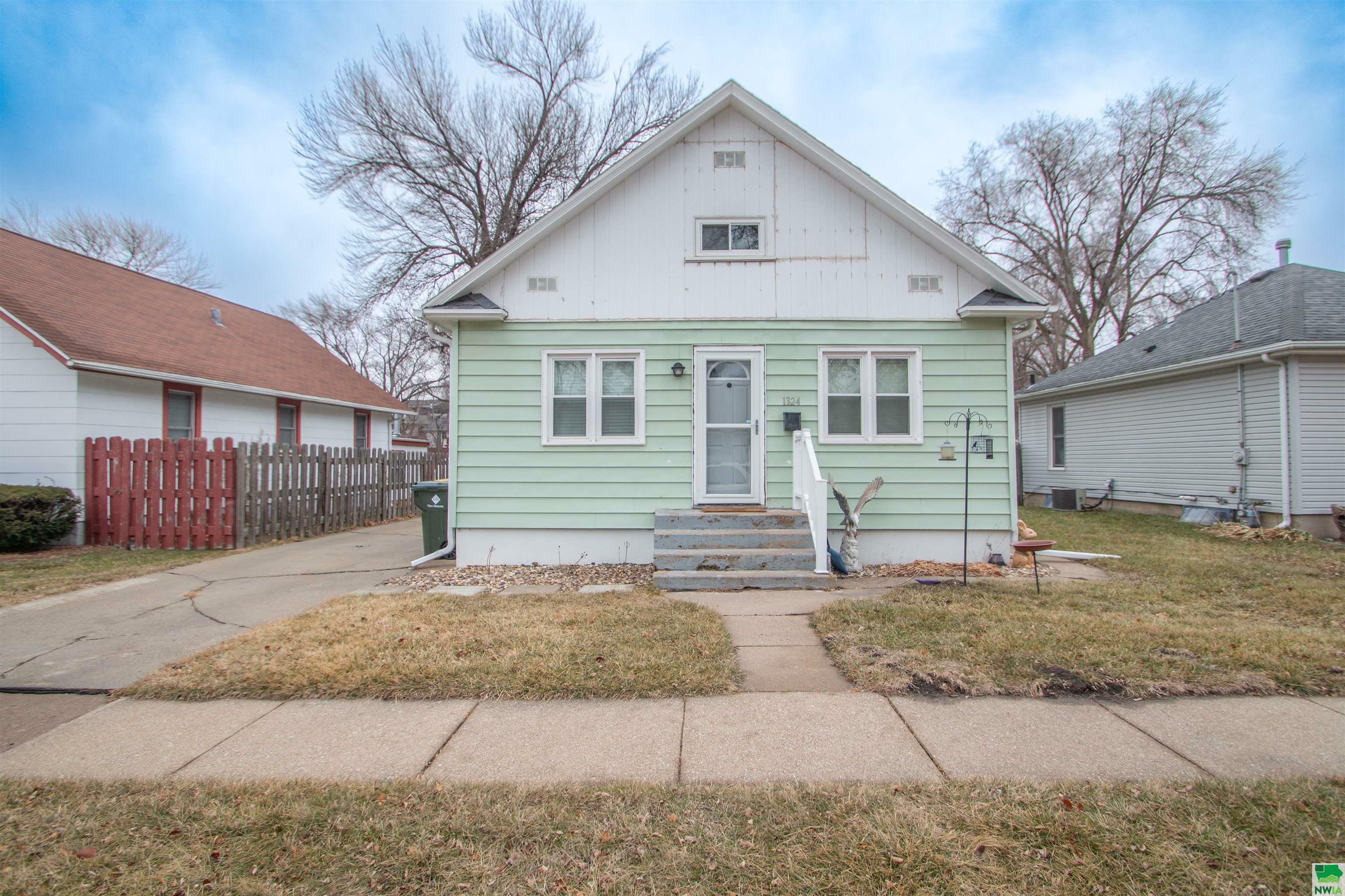 Property Photo: 1324 S Royce St IA 51106