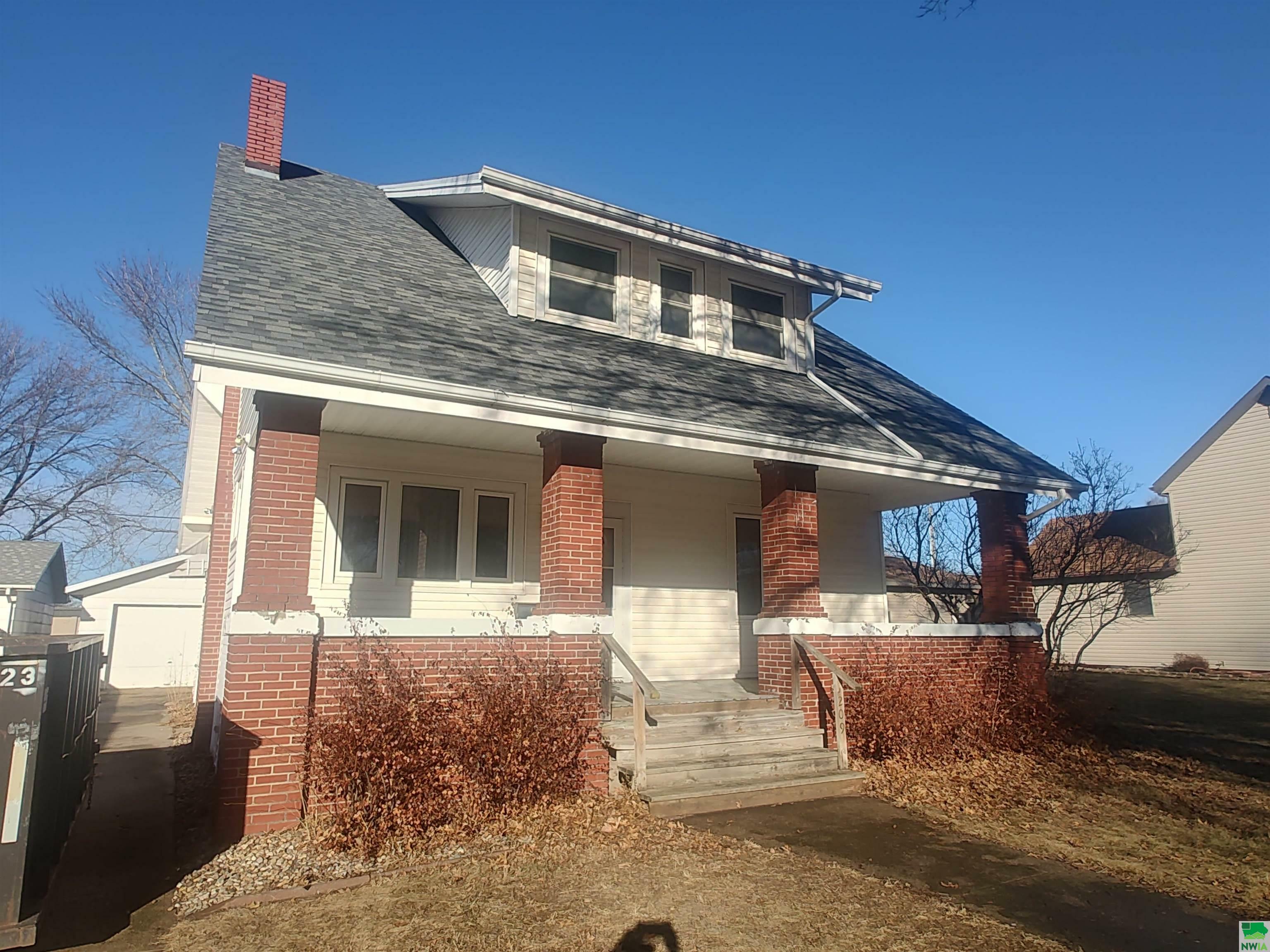 Property Photo: 209 1st St SE IA 51031