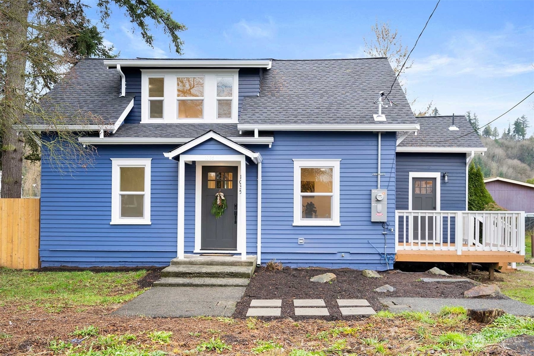 Property Photo:  1035  Algona Boulevard N  WA 98001 