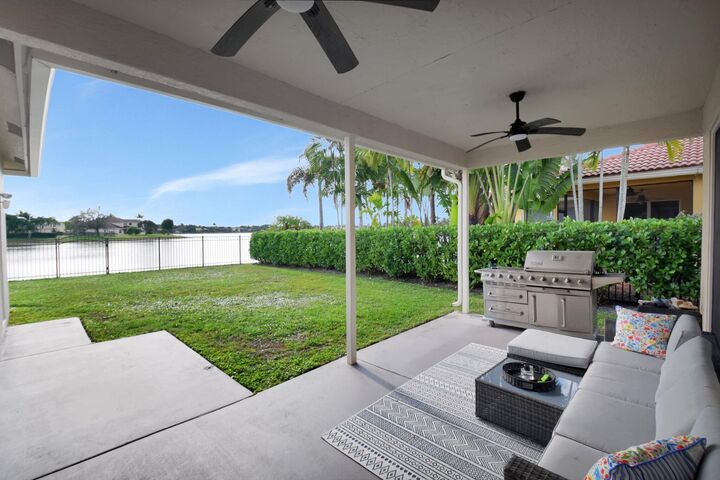 Property Photo: 9436 Granite Ridge Lane FL 33411