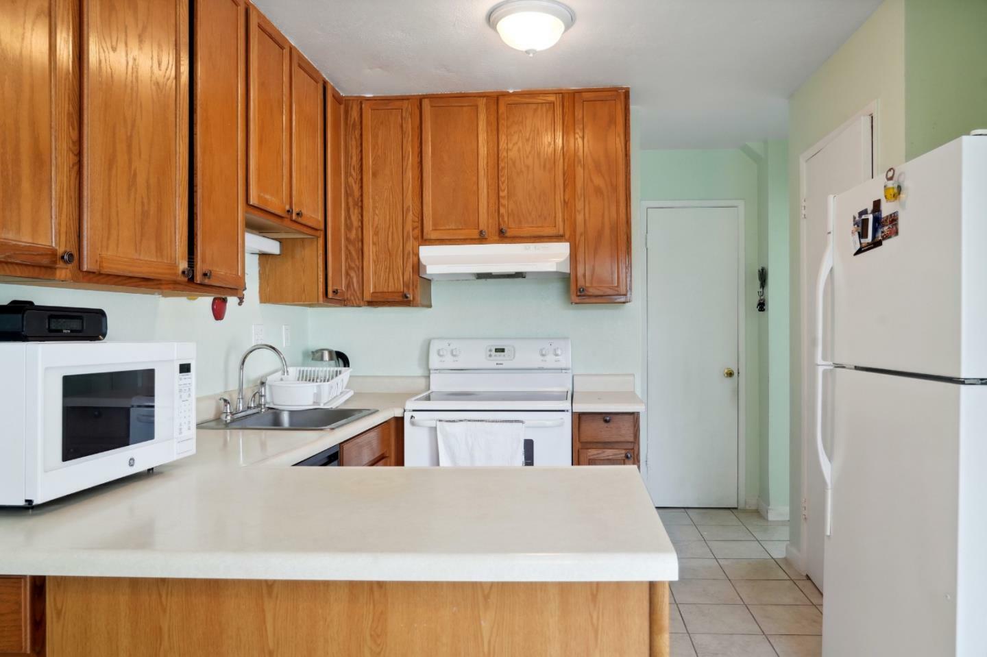 Property Photo:  915 Acosta Plaza 6  CA 93905 