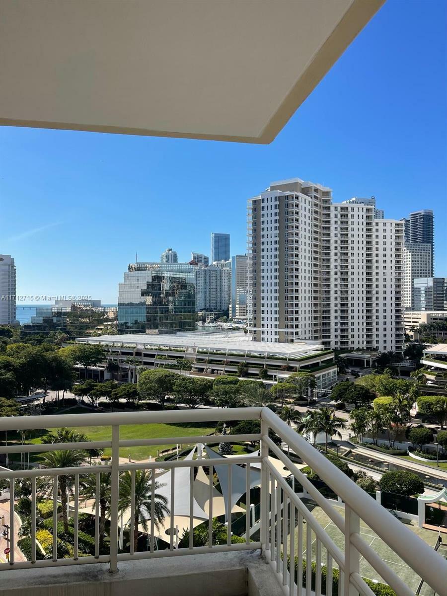 Property Photo:  888 Brickell Key Dr 1101  FL 33131 