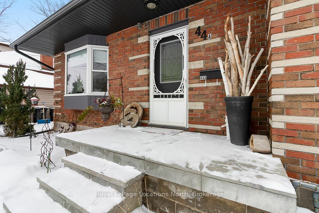 Property Photo:  44 Saint Peter St  ON L9Y 3P8 