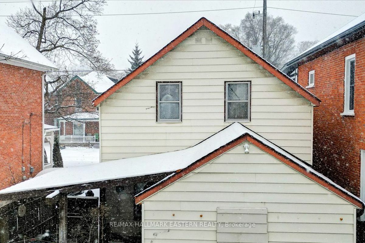 Property Photo:  574 Aylmer St N  ON K9H 3W9 