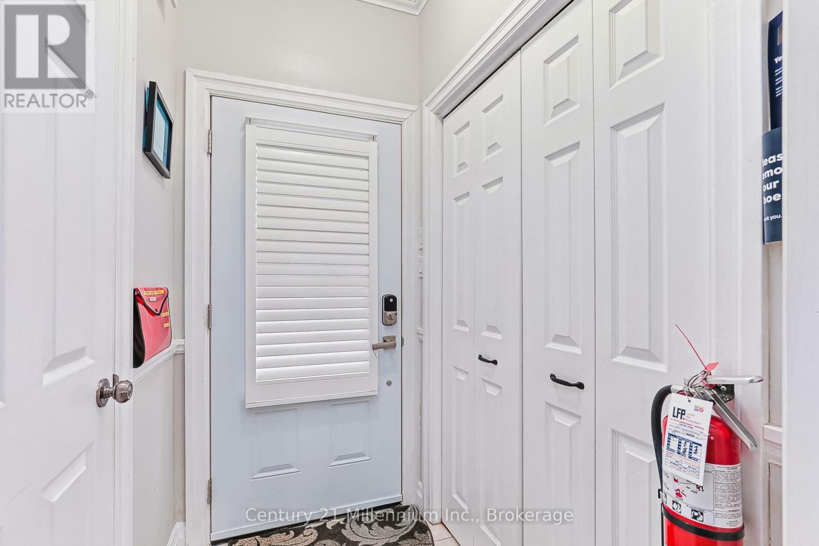 Property Photo:  184 Snowbridge Way 120  ON L9Y 3Z2 